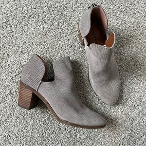 Lucky brand size 8.5 women’s heeled booties. Gray suede leather.